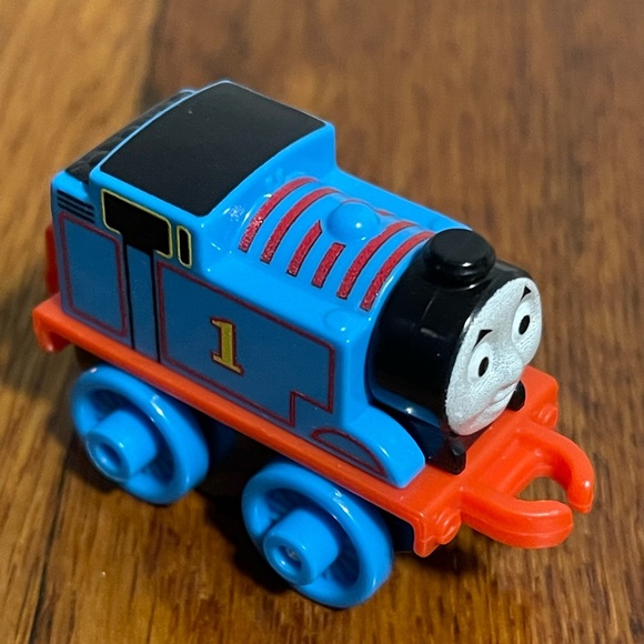 Mini Thomas the Train & Friends Set with Cap - Picture 1 of 6